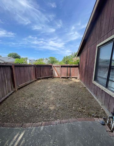 3080 Funston Dr, Sacramento, CA 95833