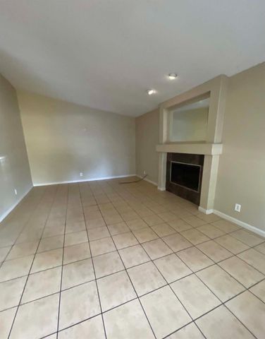 3080 Funston Dr, Sacramento, CA 95833