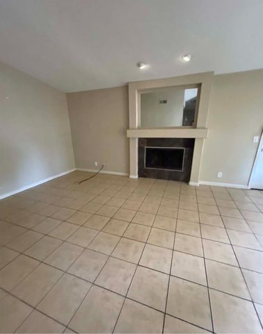 3080 Funston Dr, Sacramento, CA 95833