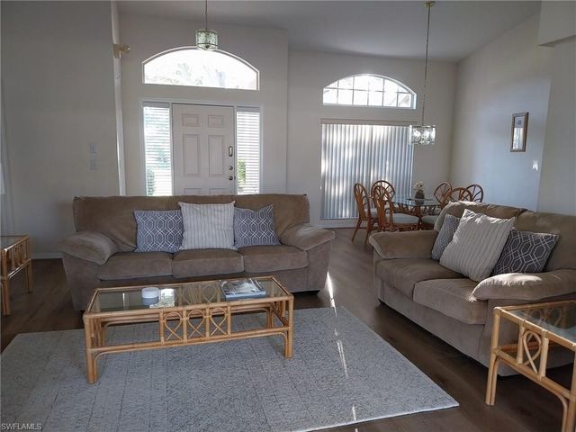 449 Dundee CT, Naples, FL 34104