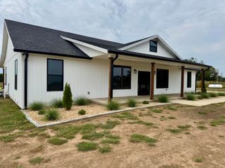 1883 South Farm Road 107, Springfield, MO 65802