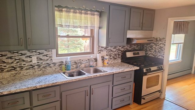 115 Senator St, Springfield, MA 01129