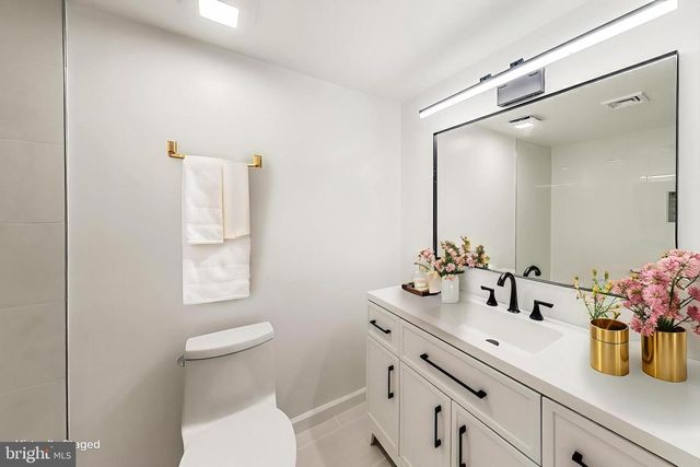 3044 PINEVIEW CT NE #3044, Washington, DC 20018