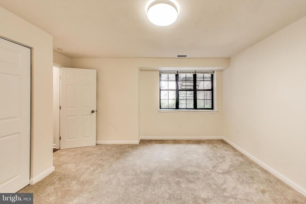3044 PINEVIEW CT NE #3044, Washington, DC 20018
