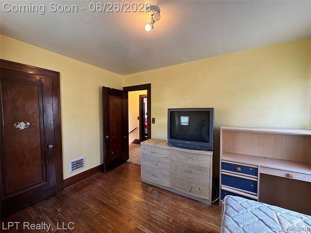 942 2nd Street, Wyandotte, MI 48192