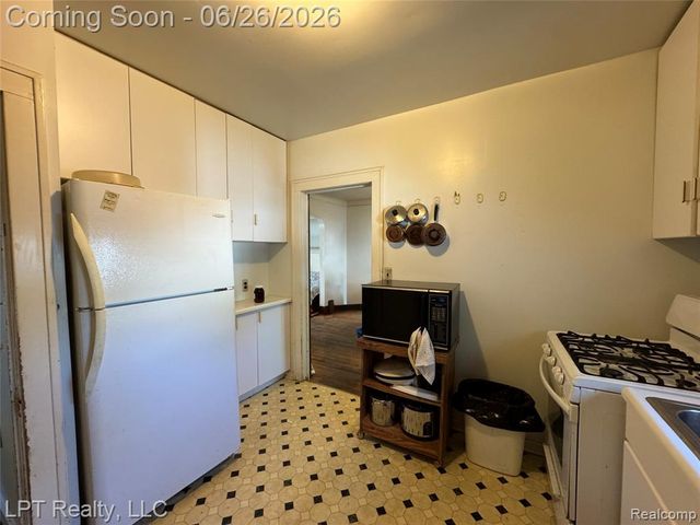 942 2nd Street, Wyandotte, MI 48192