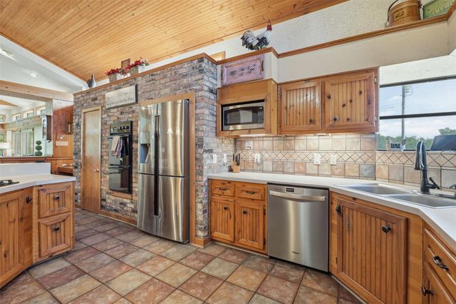 2803 County Road 145, Alvin, TX 77511