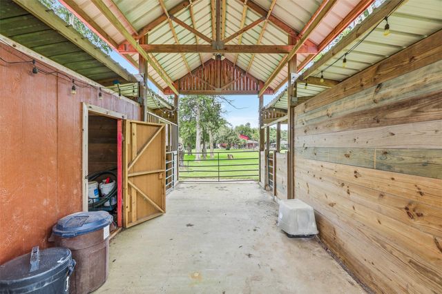 2803 County Road 145, Alvin, TX 77511