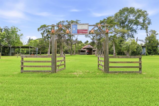 2803 County Road 145, Alvin, TX 77511