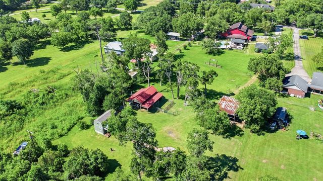 2803 County Road 145, Alvin, TX 77511