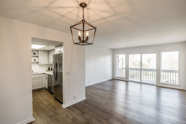 21 Vaughns Gap Rd Apt 55, Nashville, TN 37205