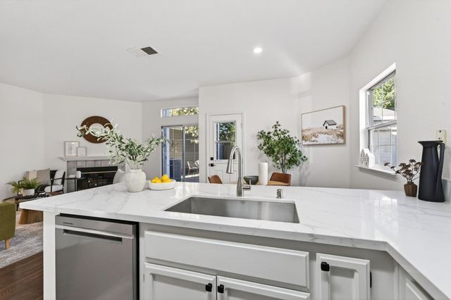 1308 Farragut Cir, Davis, CA 95618