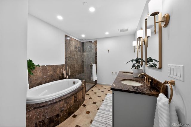 7220 W Bonfils Lane 302, Lakewood, CO 80226