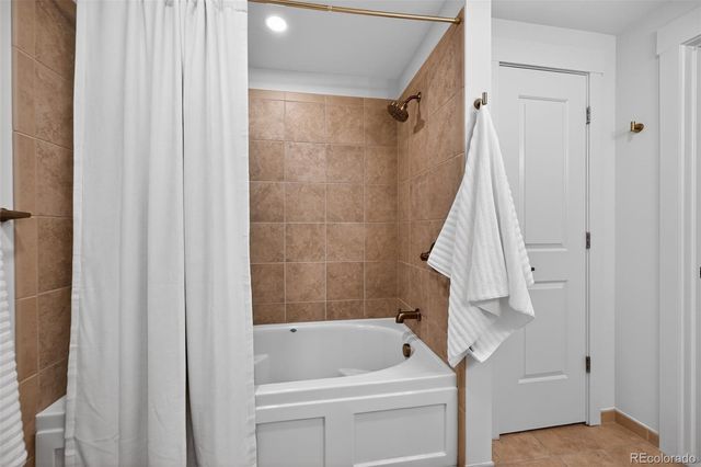 7220 W Bonfils Lane 302, Lakewood, CO 80226