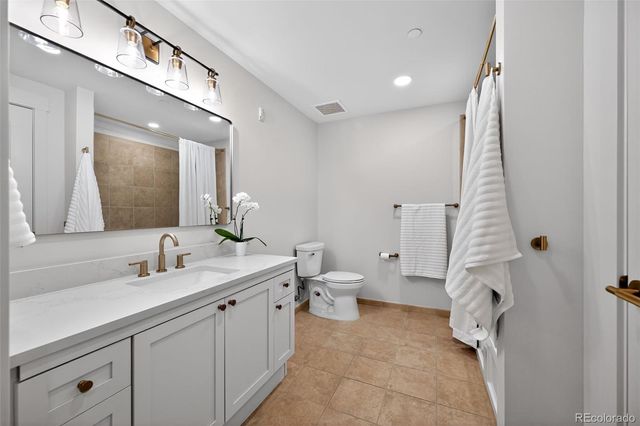 7220 W Bonfils Lane 302, Lakewood, CO 80226