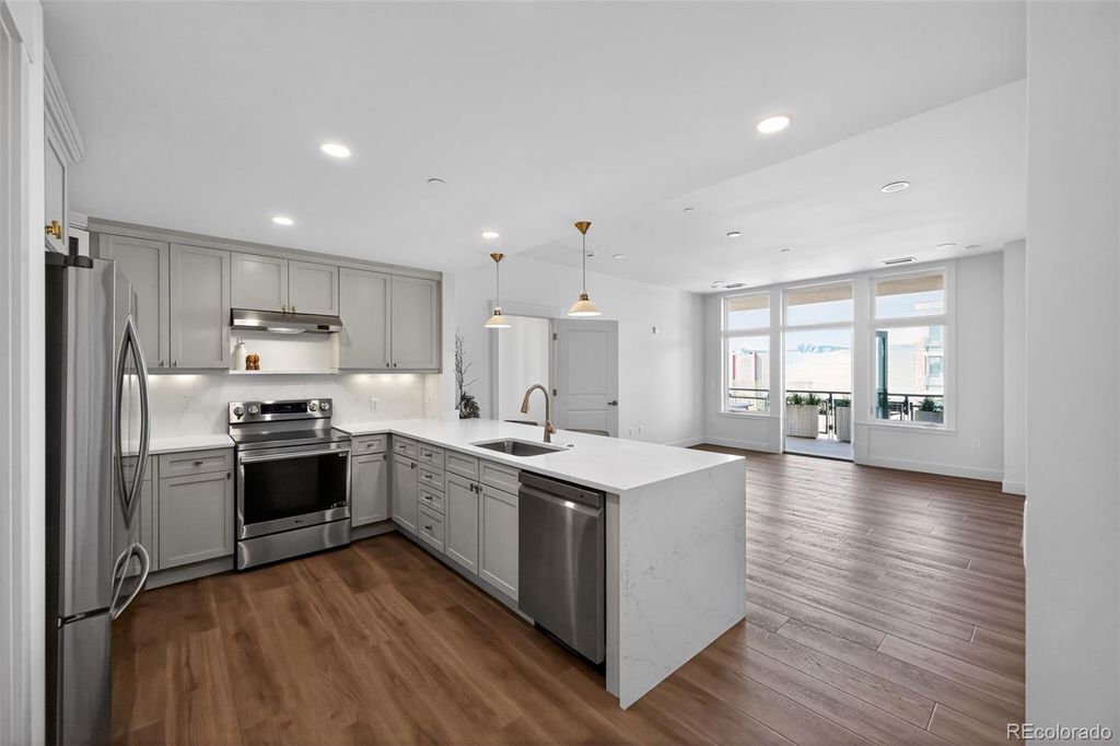 7220 W Bonfils Lane 302, Lakewood, CO 80226