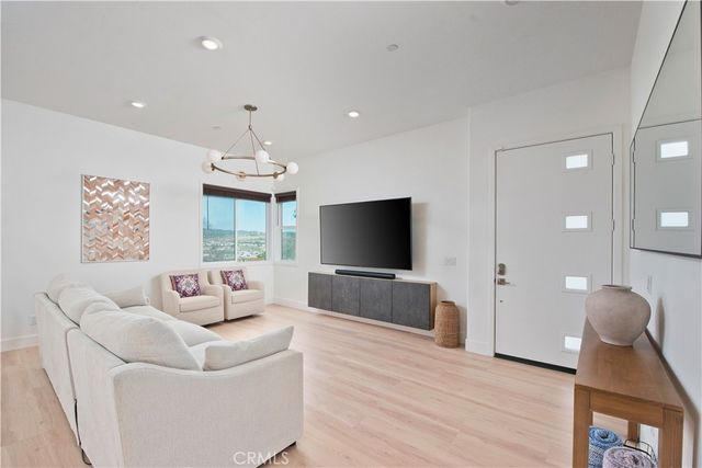 27533 Golden Currant Place, Valencia, CA 91381