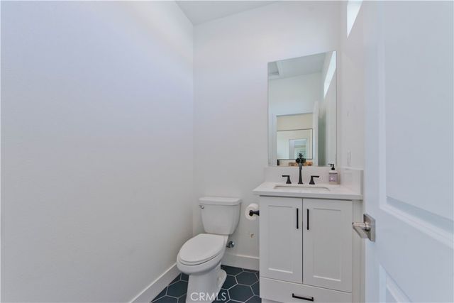 27533 Golden Currant Place, Valencia, CA 91381