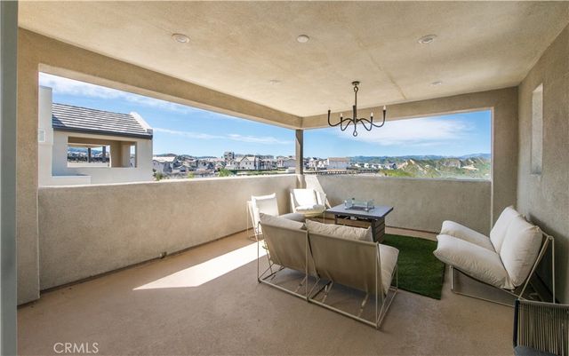 27533 Golden Currant Place, Valencia, CA 91381