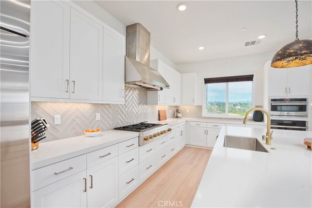 27533 Golden Currant Place, Valencia, CA 91381