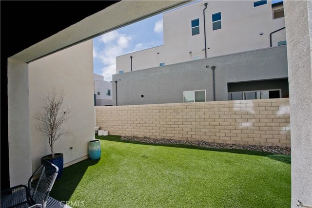27533 Golden Currant Place, Valencia, CA 91381