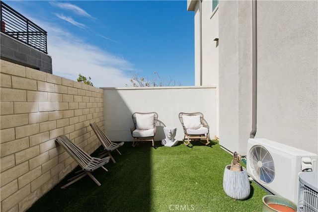 27533 Golden Currant Place, Valencia, CA 91381