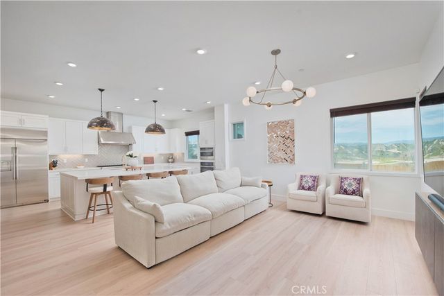 27533 Golden Currant Place, Valencia, CA 91381