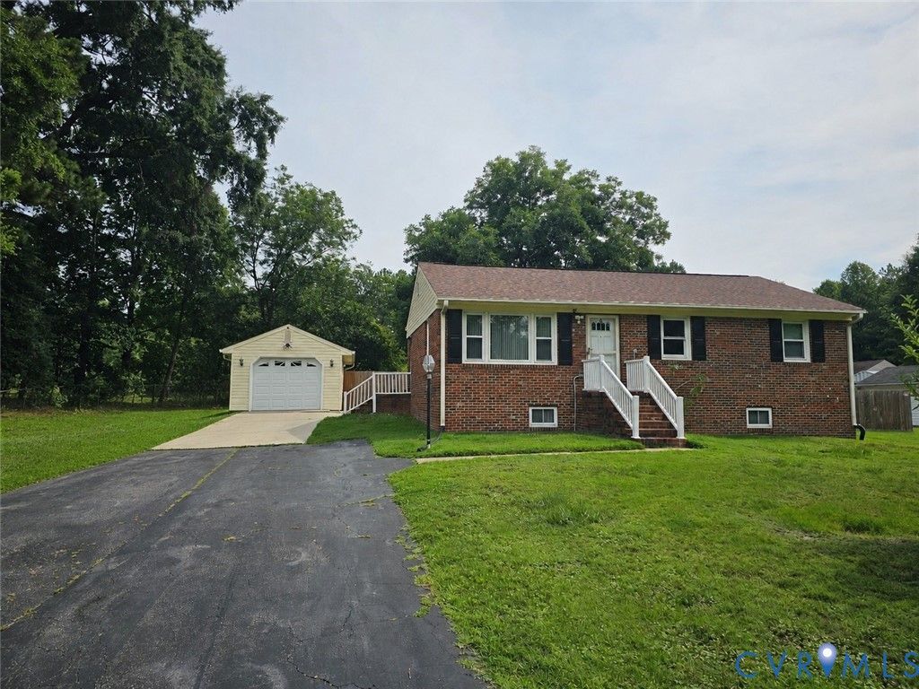 2032 Fortview Dr, Chester, VA 23831