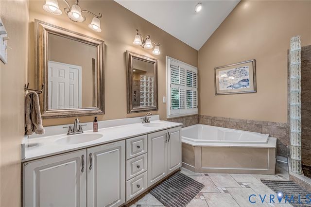 10081 Amelia Manor Ct, Hanover, VA 23116