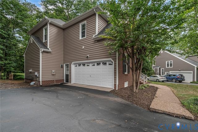 10081 Amelia Manor Ct, Hanover, VA 23116