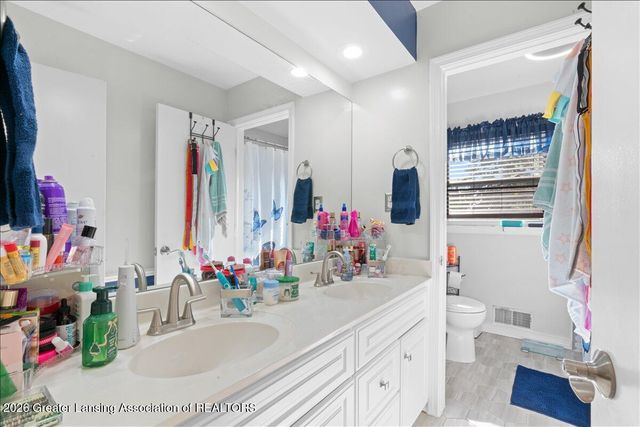 234 Chanticleer Trail, Lansing, MI 48917