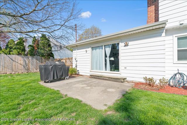234 Chanticleer Trail, Lansing, MI 48917