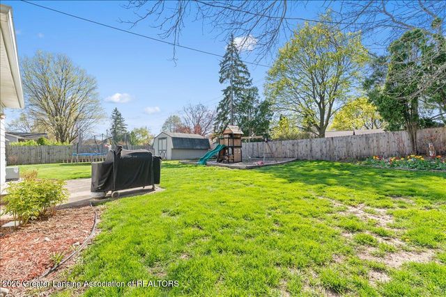 234 Chanticleer Trail, Lansing, MI 48917
