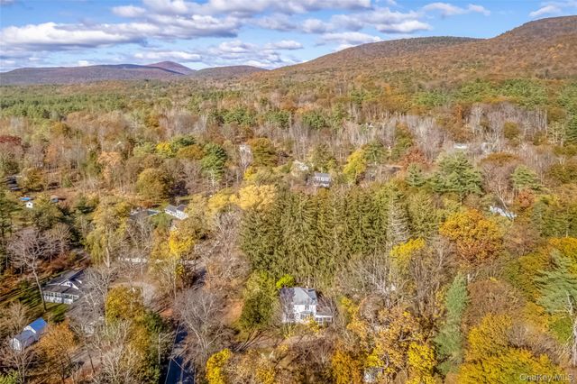 40 Lower Byrdcliffe Road, Woodstock, NY 12498