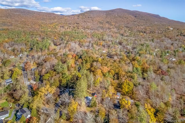 40 Lower Byrdcliffe Road, Woodstock, NY 12498