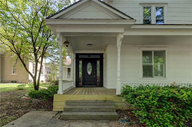 613 Chestnut Street, Leavenworth, KS 66048