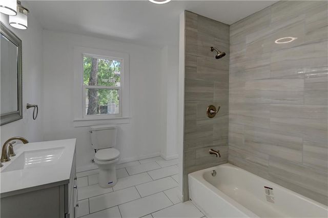 613 Chestnut Street, Leavenworth, KS 66048