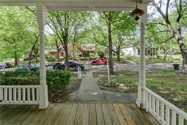 613 Chestnut Street, Leavenworth, KS 66048