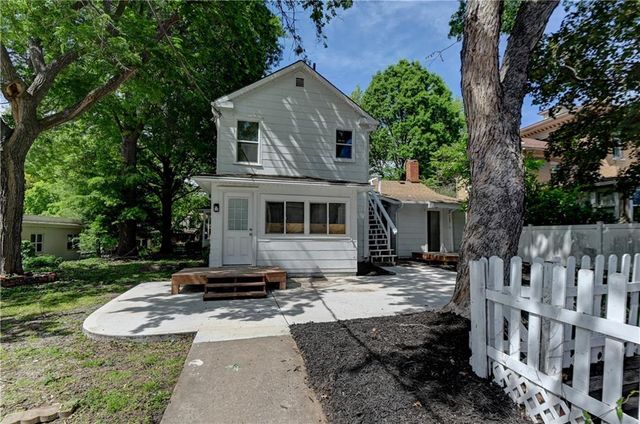 613 Chestnut Street, Leavenworth, KS 66048