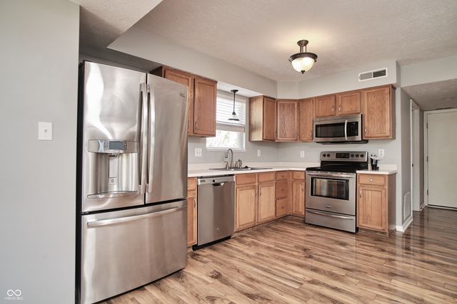 10856 Trailwood Drive, Fishers, IN 46038
