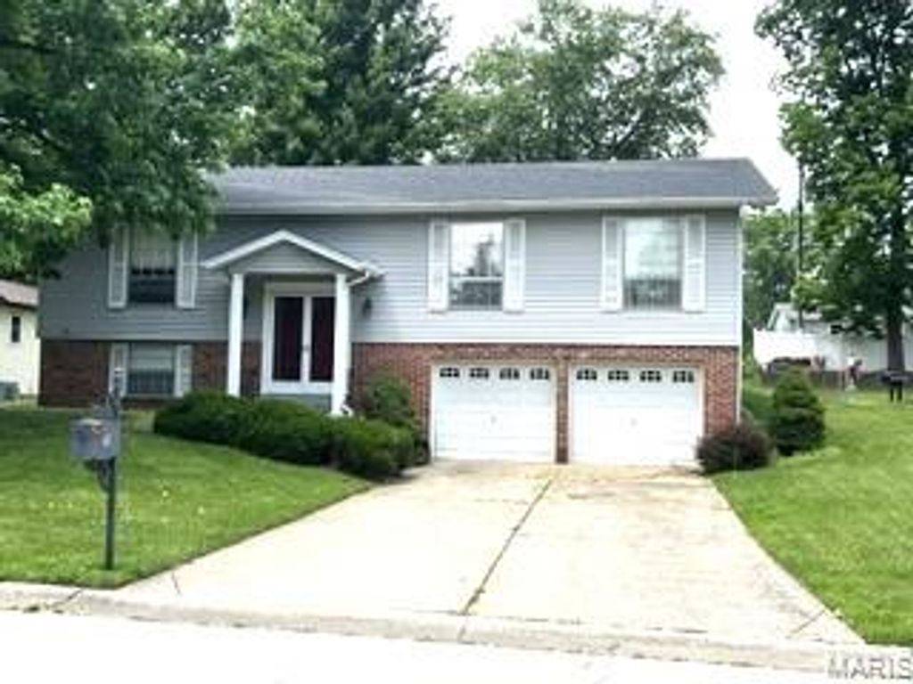 68 Julie Lane, St Peters, MO 63376