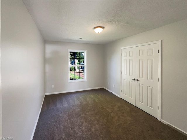 1525 Fiddlers Knoll Drive, Kernersville, NC 27284