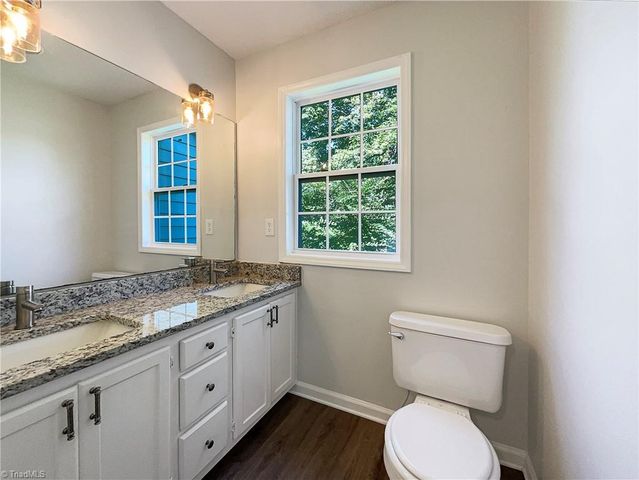 1525 Fiddlers Knoll Drive, Kernersville, NC 27284