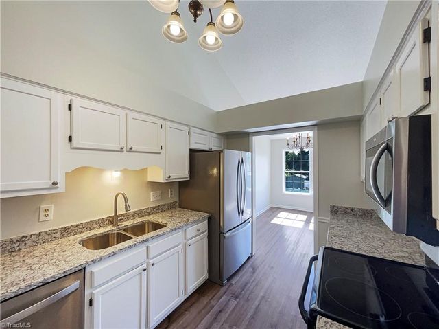 1525 Fiddlers Knoll Drive, Kernersville, NC 27284