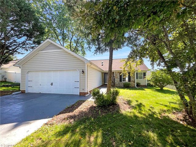 1525 Fiddlers Knoll Drive, Kernersville, NC 27284