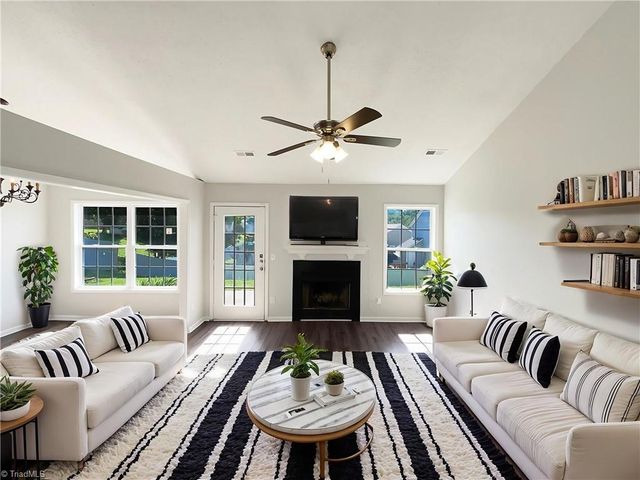 1525 Fiddlers Knoll Drive, Kernersville, NC 27284