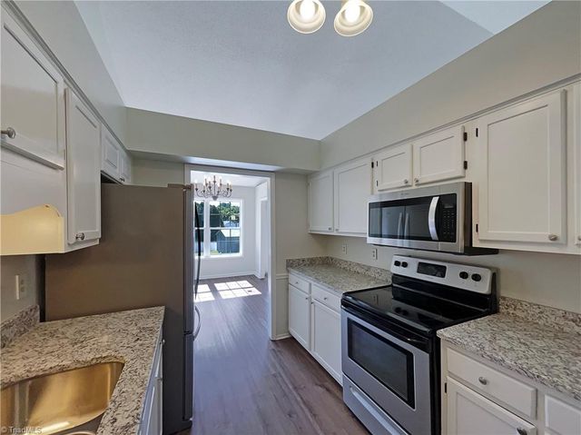 1525 Fiddlers Knoll Drive, Kernersville, NC 27284