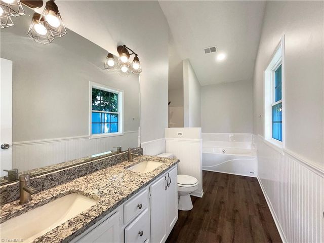 1525 Fiddlers Knoll Drive, Kernersville, NC 27284