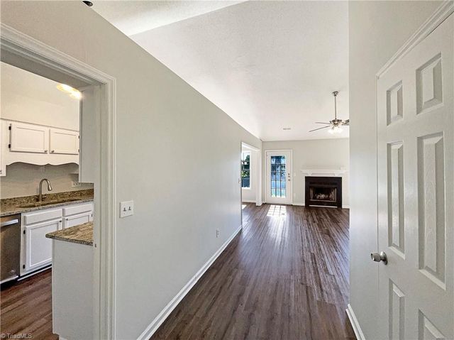 1525 Fiddlers Knoll Drive, Kernersville, NC 27284
