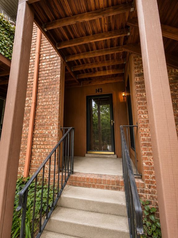 143 Brooke Castle Dr, Hermitage, TN 37076